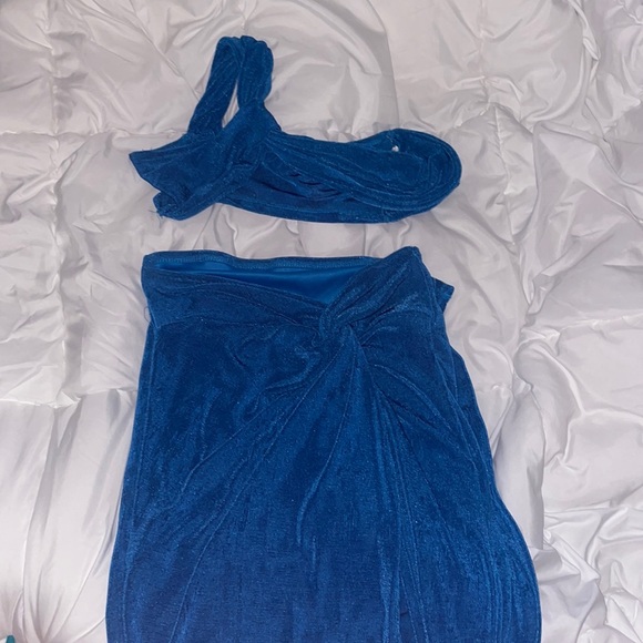 SheIn One Shoulder Twist Crop Top and Split Thigh Maxi Skirt Set Blue - Picture 4 of 4